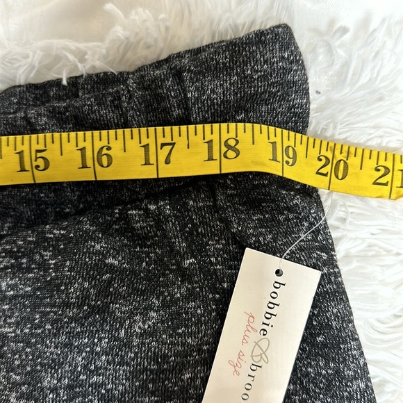 Bobbie Brooks Women 1X Capri Cargo Sweat Pants Grey Elastic Waist- NEW Plus Size - Picture 4 of 8